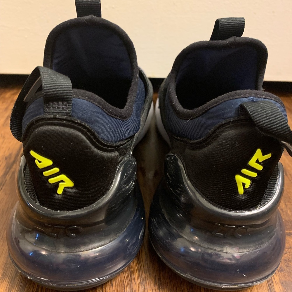 Nike air shoe. Great condition.